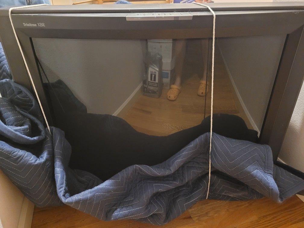 32 Inch Sony TV Made in 1997.
