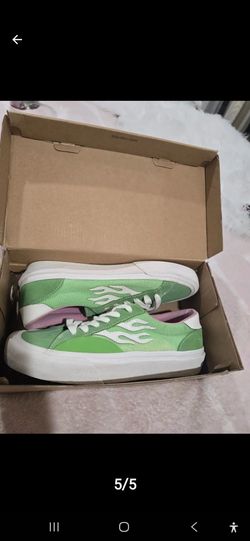 Like new LOGAN Straye Sneakers LIME GREEN FLAME Men's Size 7.5 Women's Size 9 ( reseda ca)