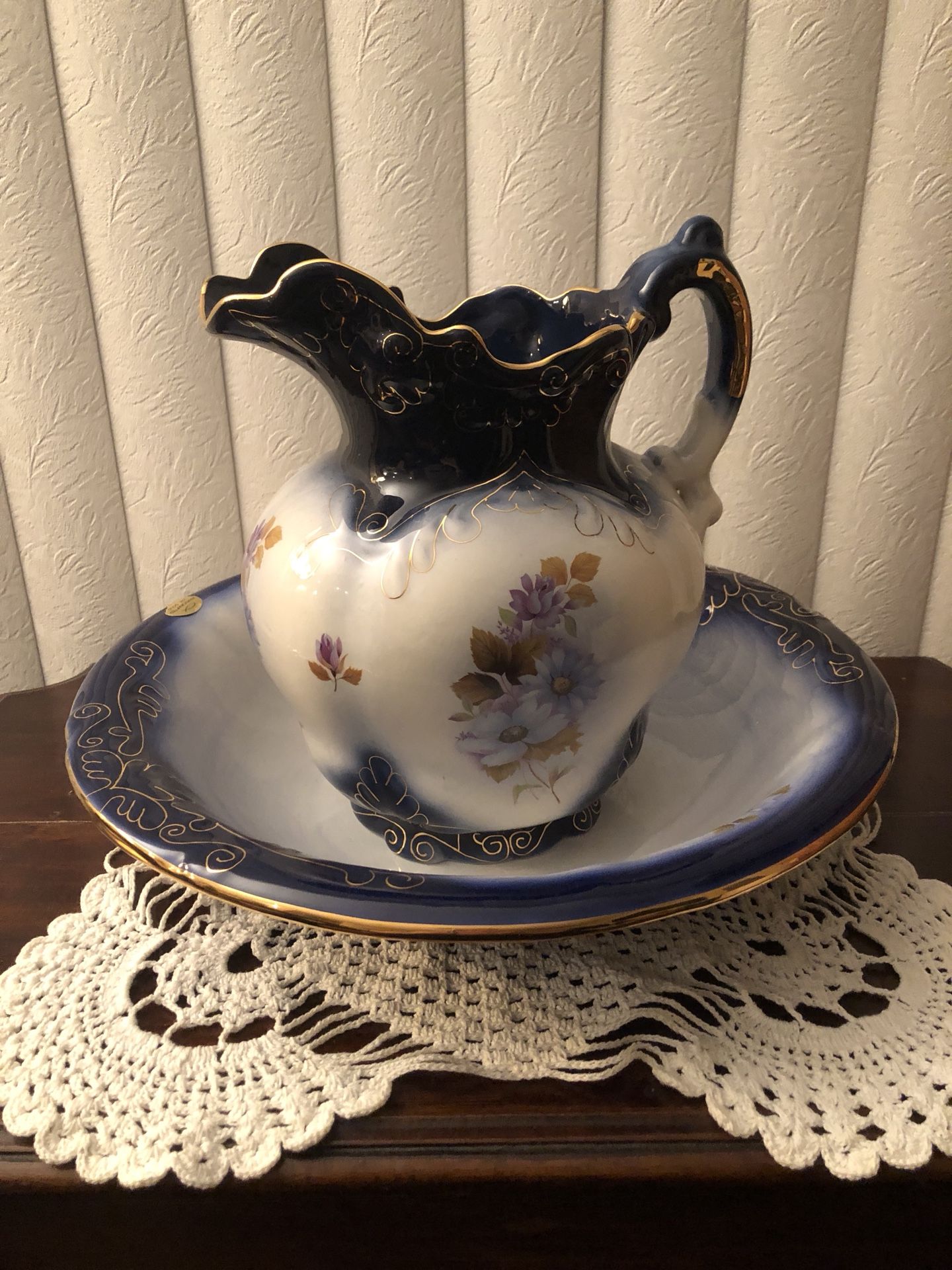 Gorgeous Pitcher and Basin Gilded in 22kt Gold