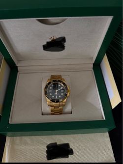 Gold submariner luxury watch