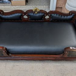 Luxurious Dog Bed / Couch