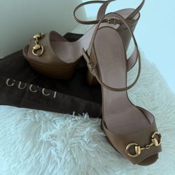 Gucci: Sandals 