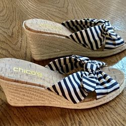 CHICOS WEDGE HEEL SHOES SIZE 7 NEW