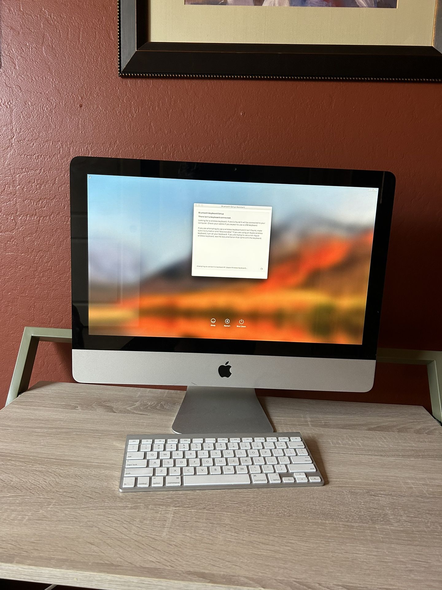 2011 Mac Desktop And Keyboard / Mouse Electronics & Media