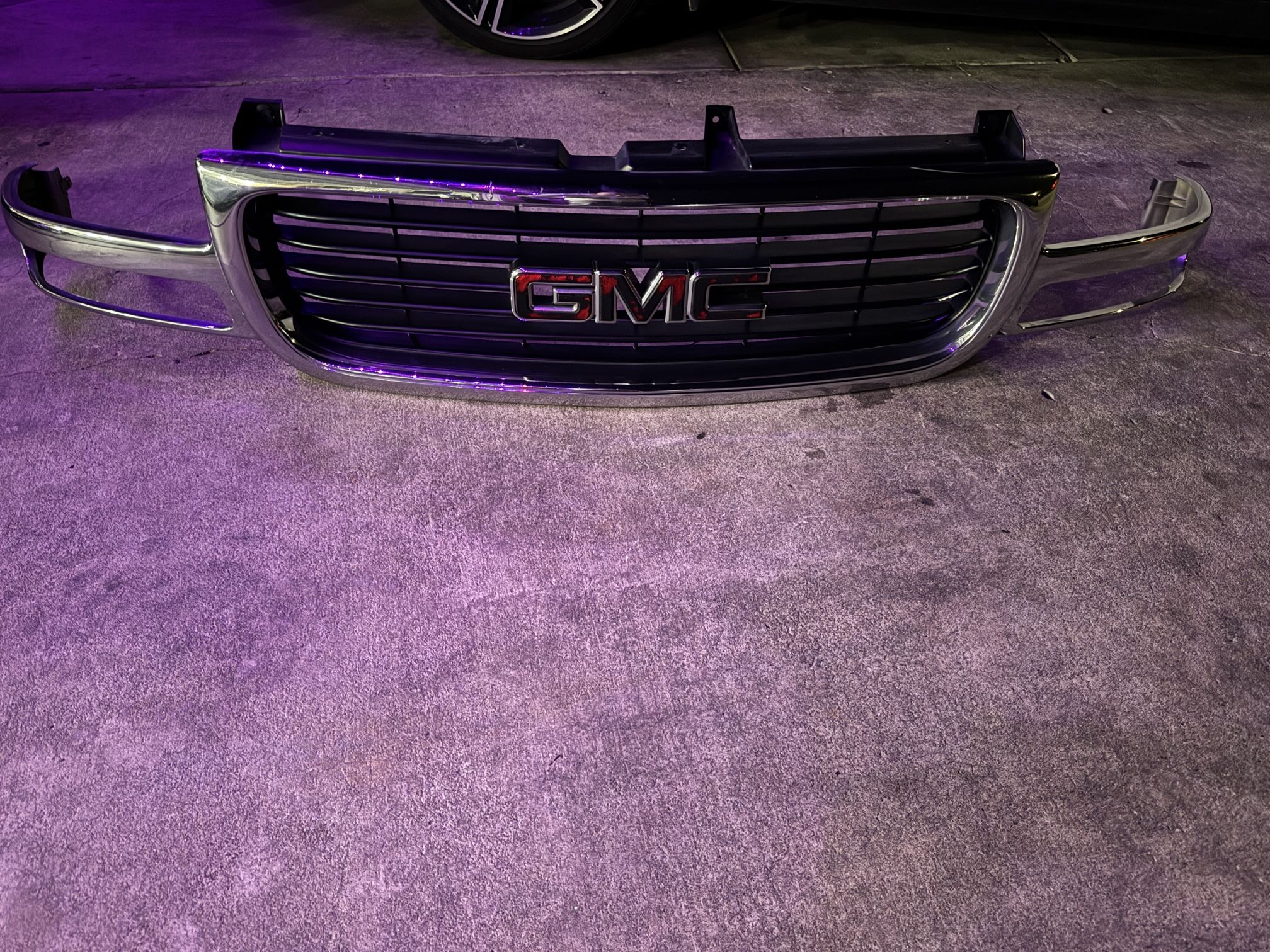 01-06 Yukon  Sierra Grill Oem