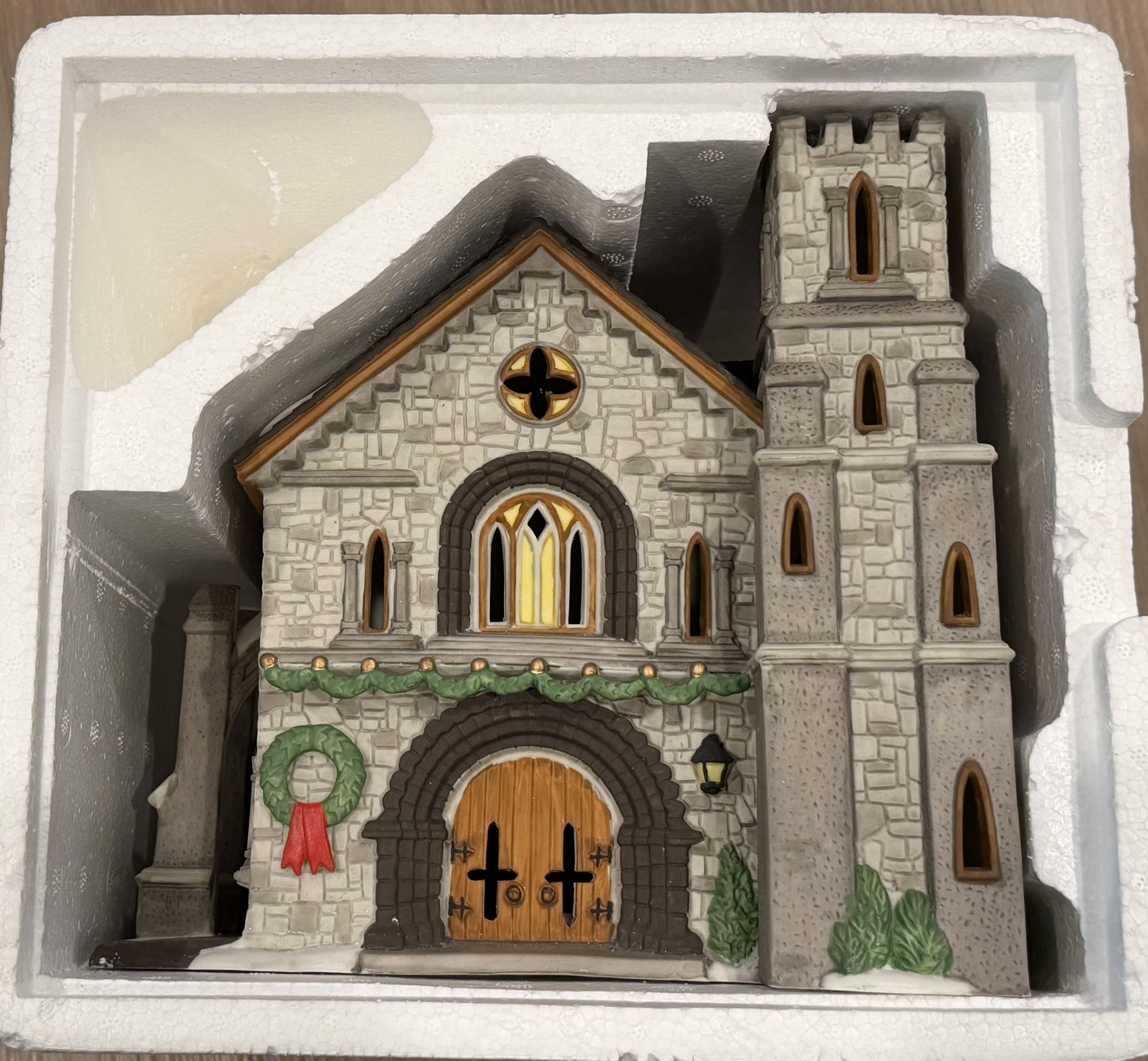 Dept. 56 Docked Village 1994 Heritage Whittlesbourne Church #5821-1