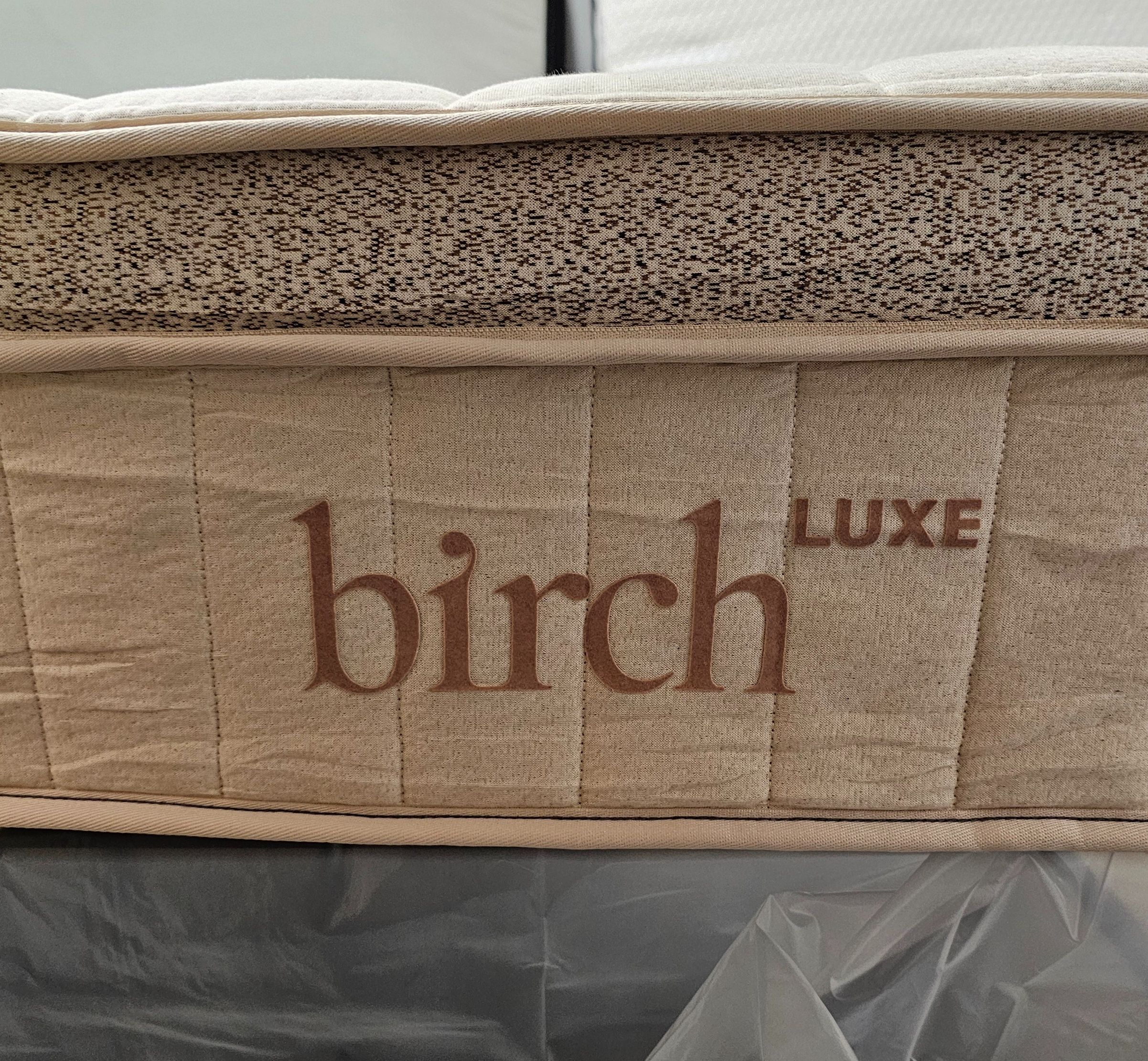 LIKE NEW! Birch Luxe Natural Hybrid King Mattress - Delivery Available