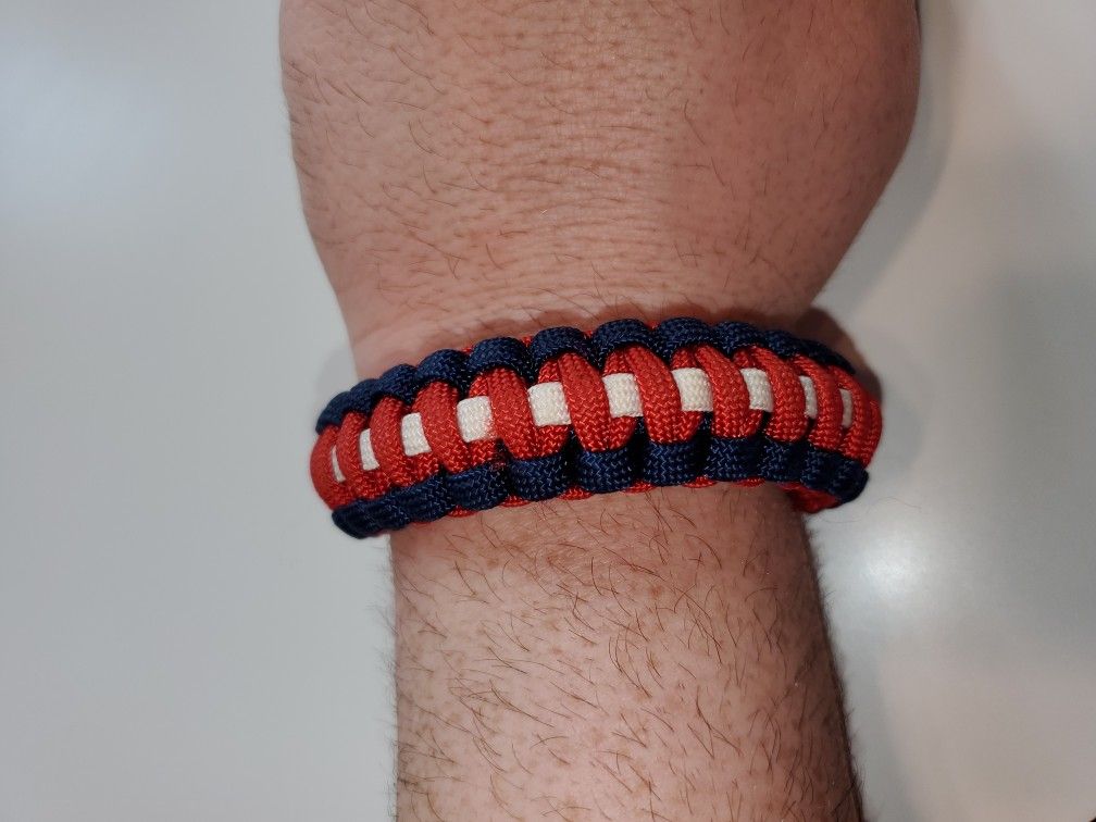 Survival Strap Patriot USA flag (Military 550# Paracord)