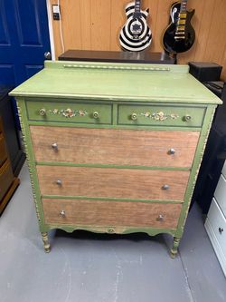 ANTIQUE DRESSER,