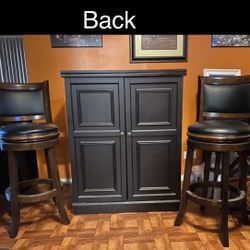 High End Oak wood Solid Convertible Bar And Stools!!  