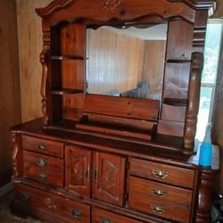 Dresser With Mirror 