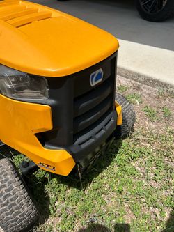 Riding lawnmower