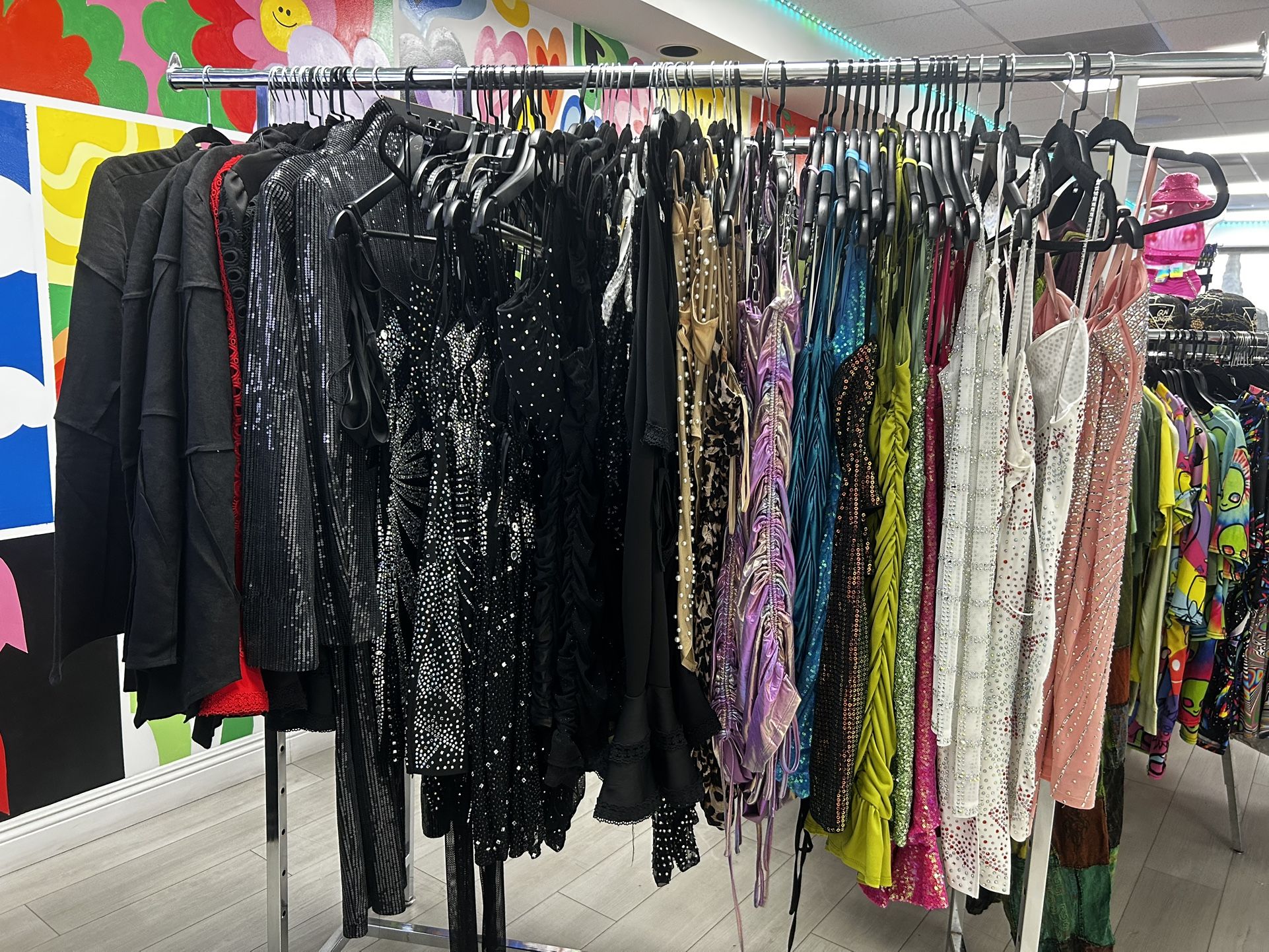 BOUTIQUE CLOSET CLEAR-OUT • NEW WITH TAGS 🔥 S-M-L