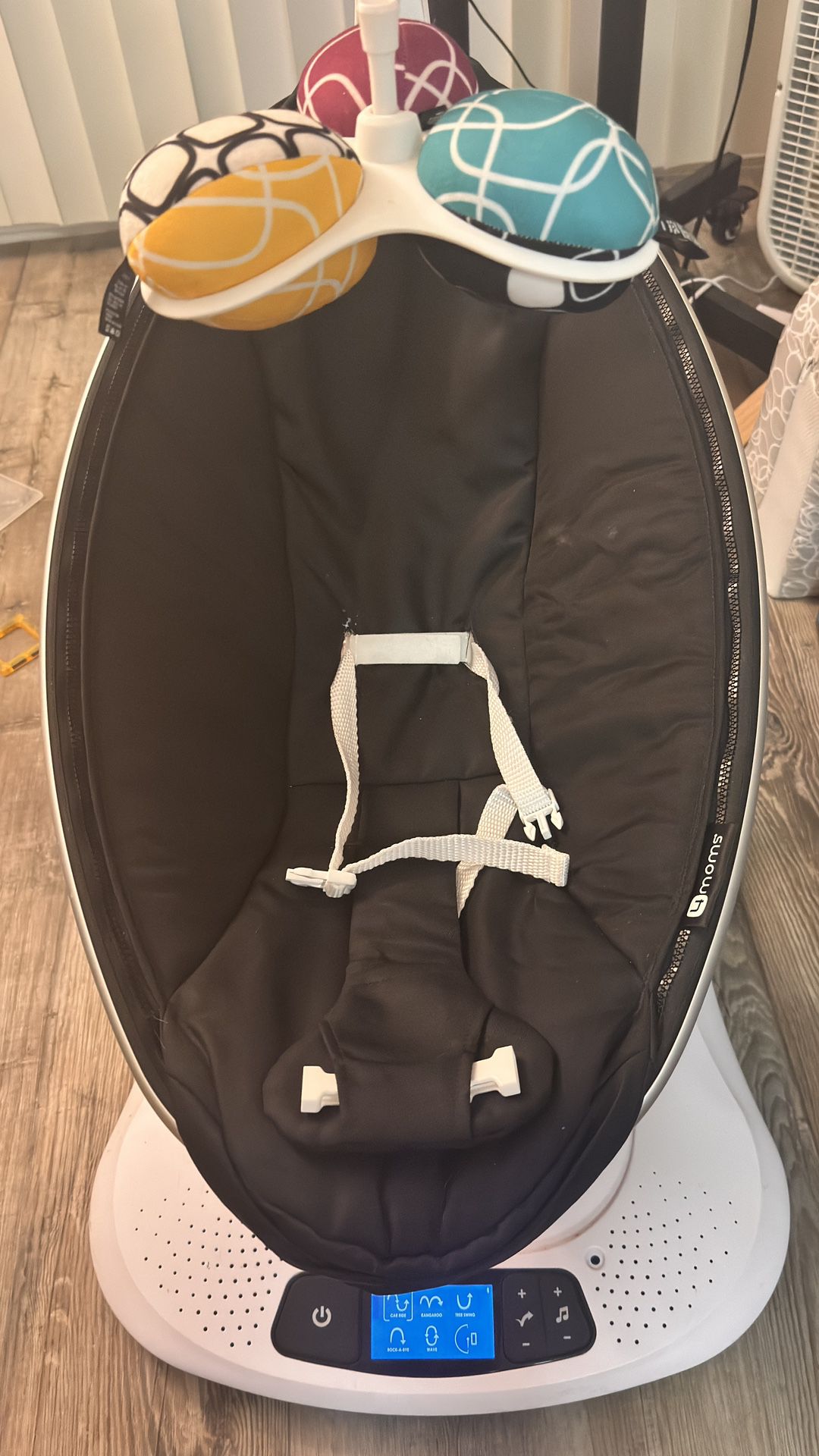 4moms Mamaroo (5 Multi-motion Baby Swing) PRE OWNED