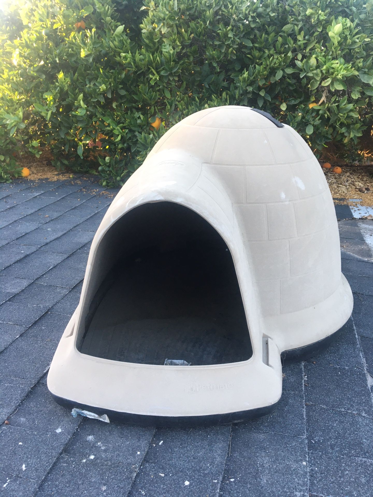 How Do Igloo Dog Houses Work