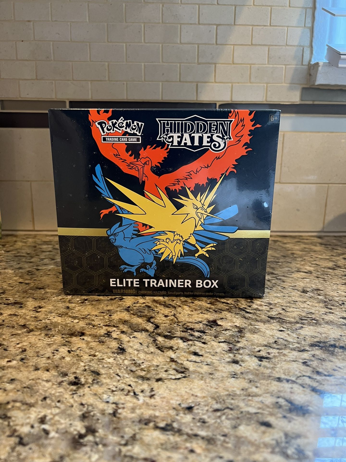 Pokémon TCG Hidden Fates HF SEALED Elite Trainer Box ETB