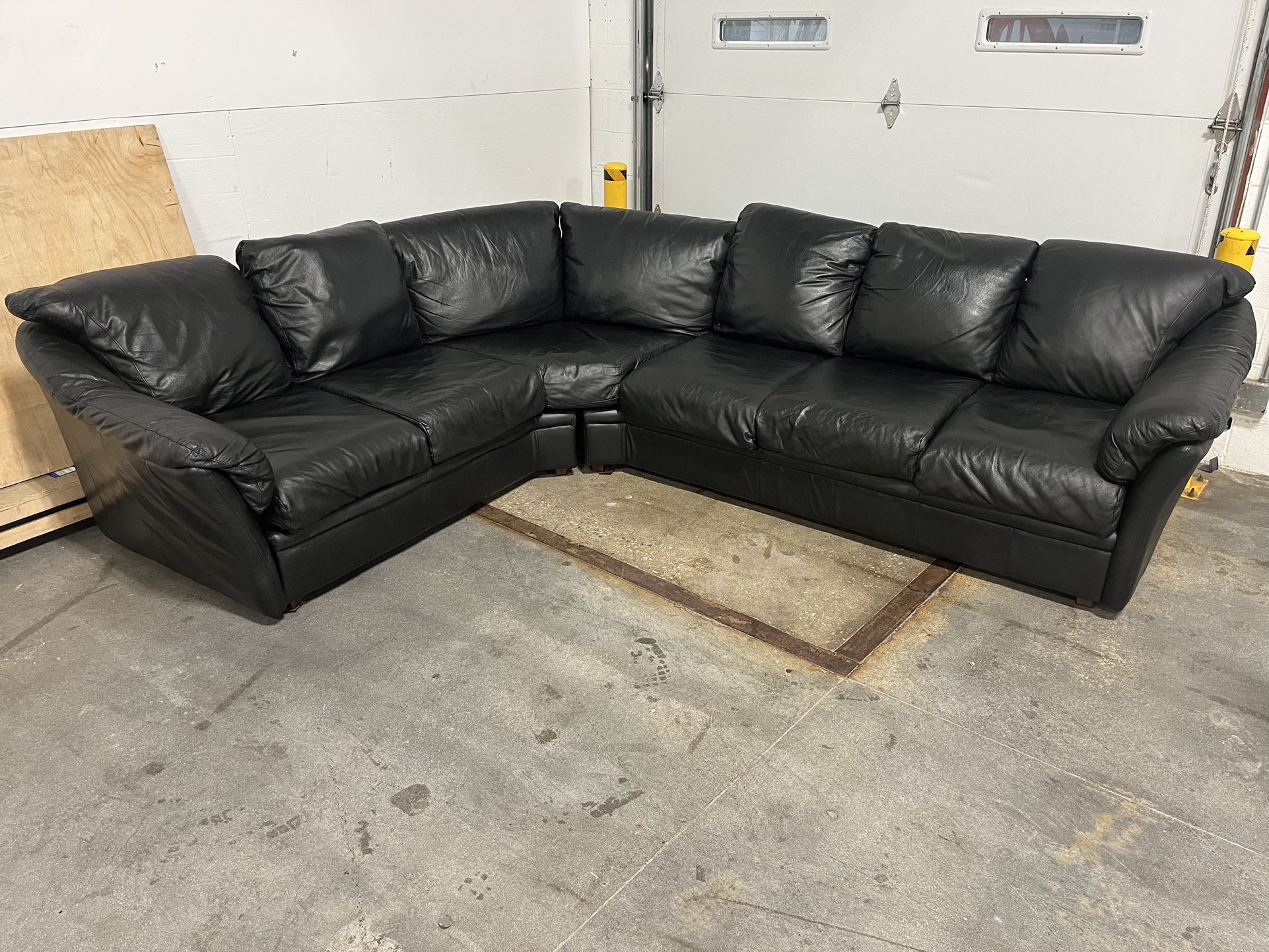 Large Black Leather Sectional Sofa Couch - Rounded Back - Comfy - Clean - Delivery Available 