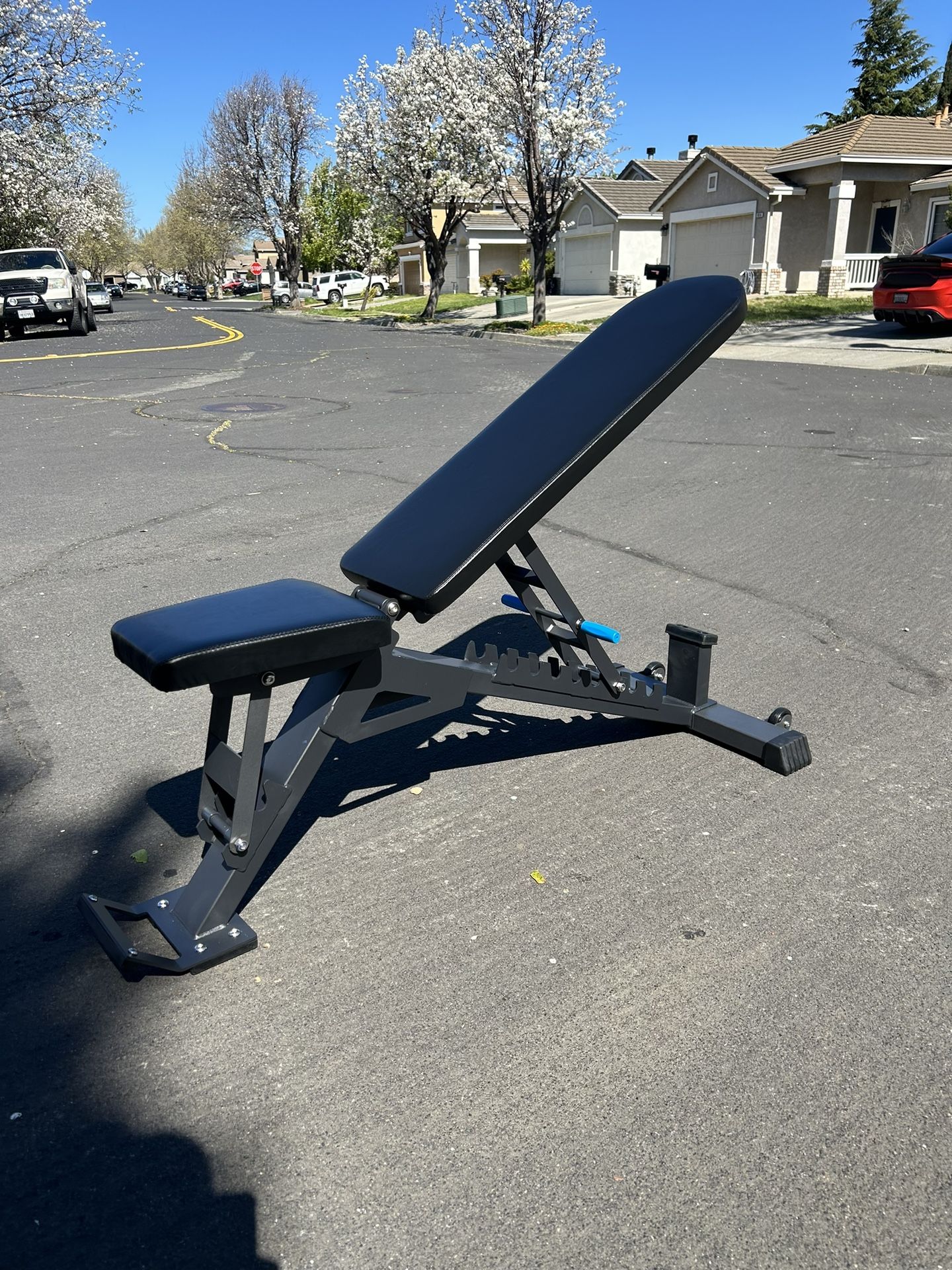 Heavy Duty Adjustable Weightlifting Bench 