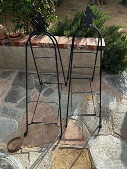 Black Metal Easels