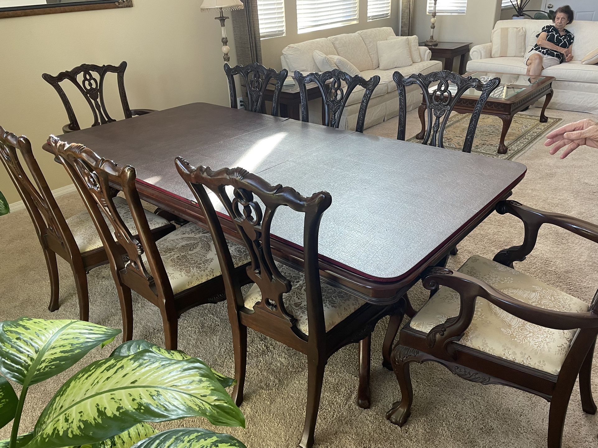 8 Seat Beautiful Dining Table And Chairs. 
