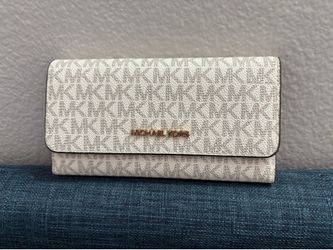 Michael Kors Wallet Brand New!