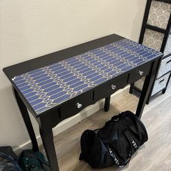 Mini dresser