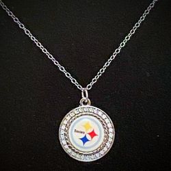 All 32 NFL TEAM PENDANTS AND CHAINS
