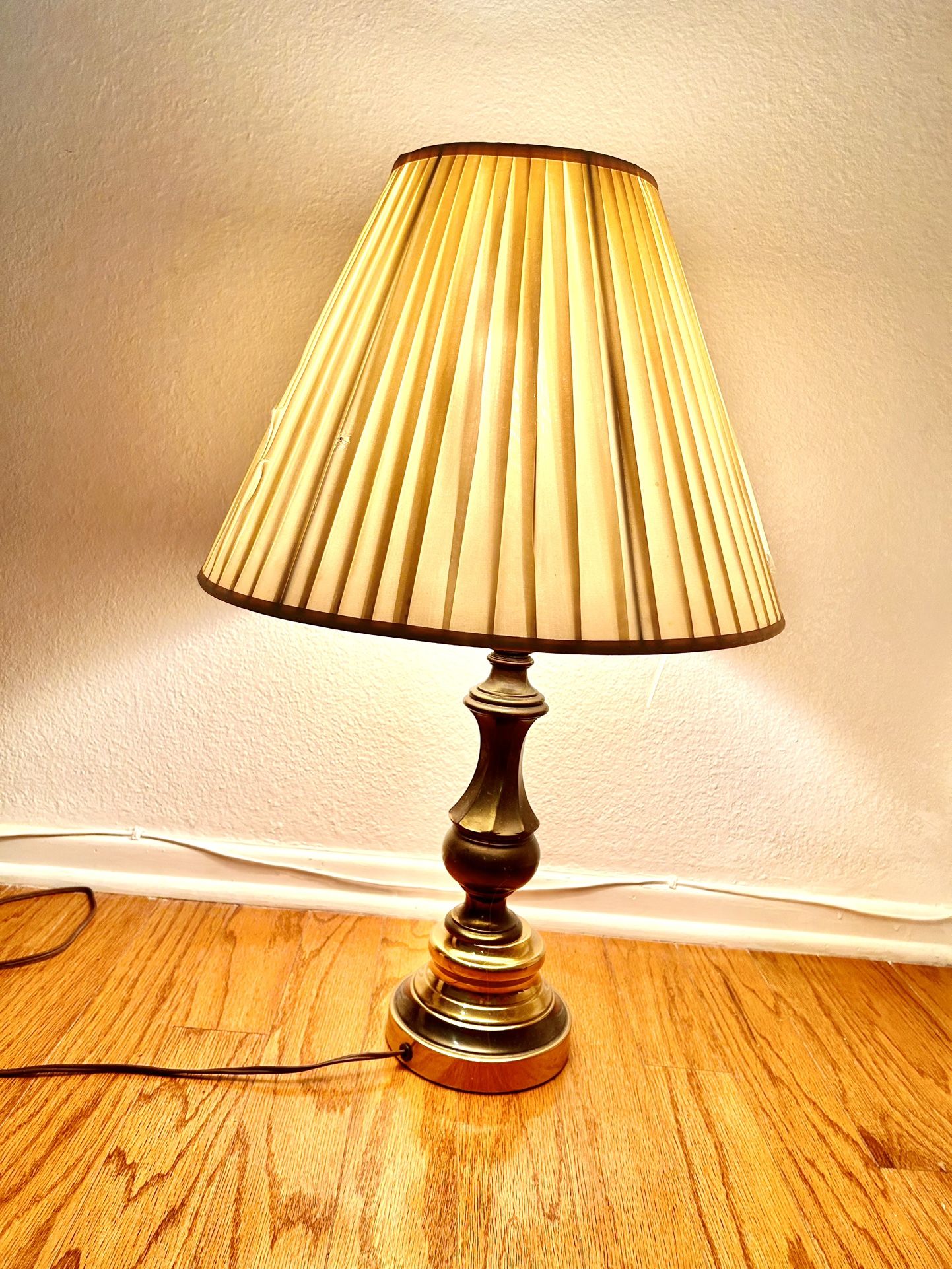 Vintage SOLID BRASS (4 lbs)  21 in. Table Lamp Ribbed Shape/ Footed 4 Way