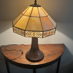 Tiffany-style accent lamp