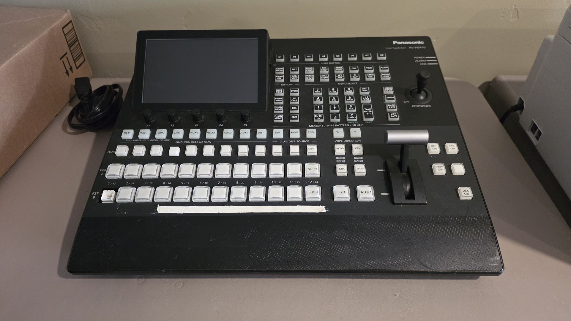 TESTED/WORKSPanasonic AV-HS410 HD / SD Multi-Format Live Switcher, 7" Multi-Mode Color LCD, 800x480 Resolution, Primatte Chroma Key