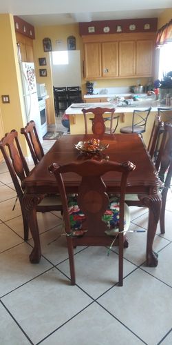 Furniture dinnig table