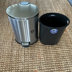 3.1 Gallons Stainless Steel Trashcan . 13 LITER. Perfect condition