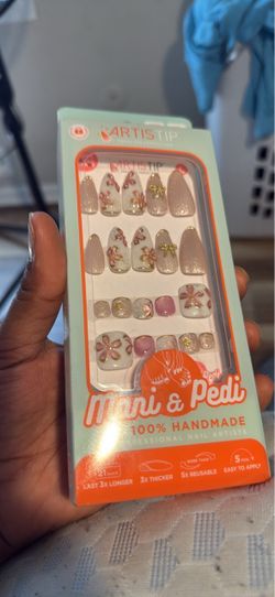 ArtIsTip Mani & Pedi Press-On Nail Set