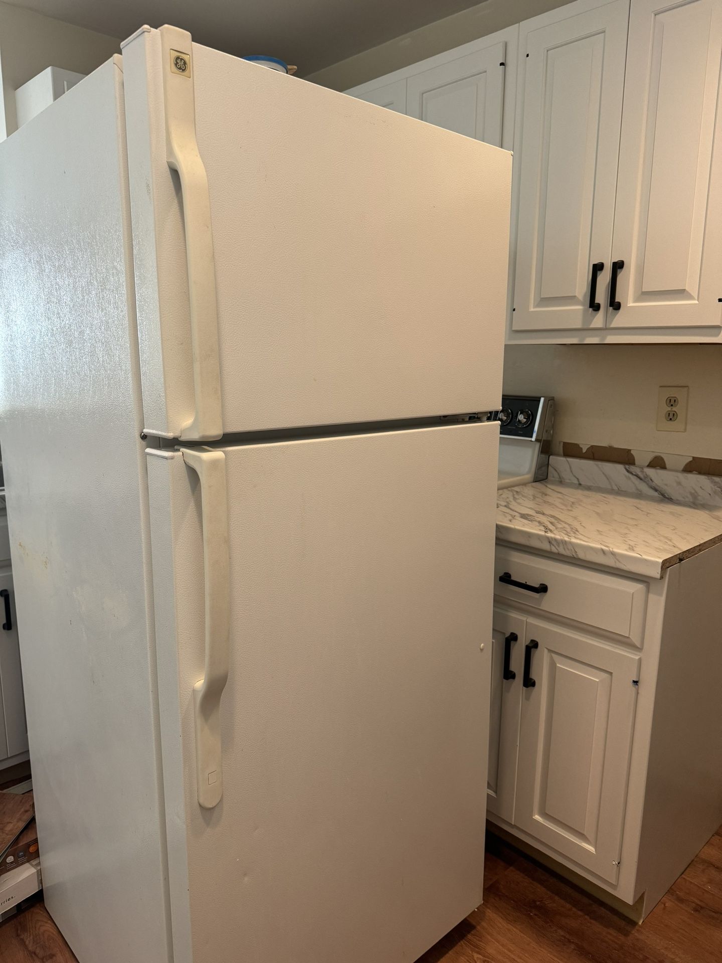 Refrigerator And Range 