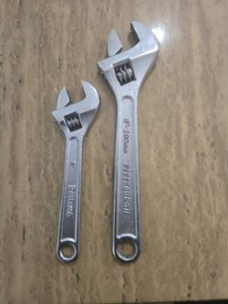 Adjustable wrench set