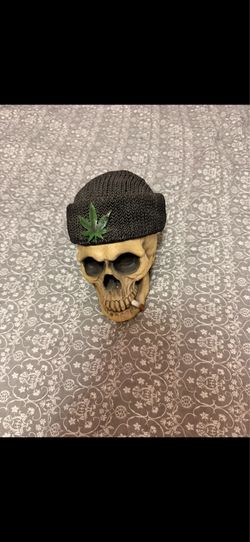 Skull jewelry holder