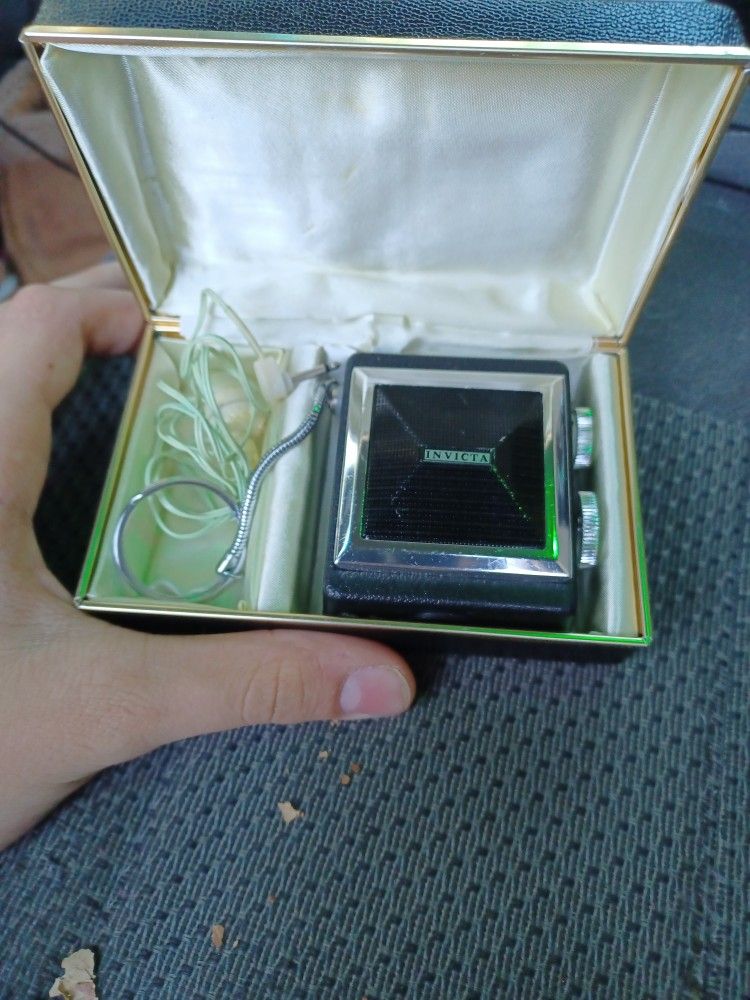 Vintage Pocket/Keychain Radio