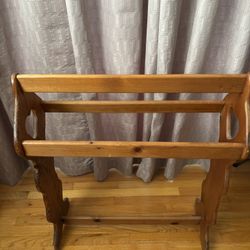 Quilt rack, blue Chinese porcelain knickknacks