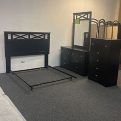 Four Pieces Bedroom Set, Dresser Mirror, Chest In Queen Bed
