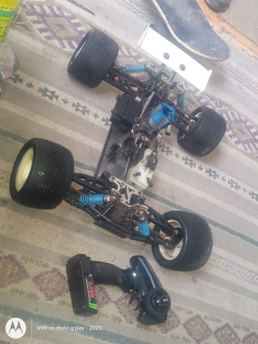 Two Stroke Engine R.C.buggy I/8th With Remote Control