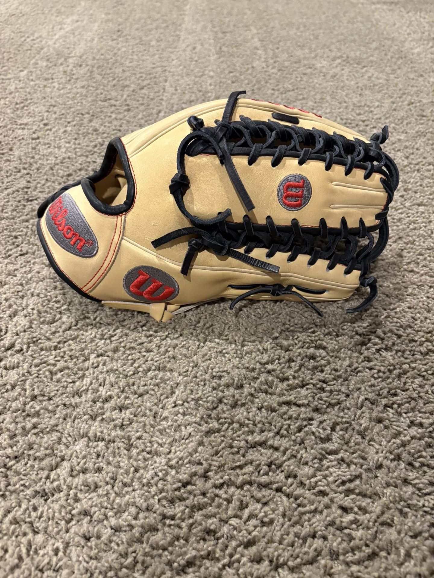 WILSON A2000 12.75” OUTFIELD GLOVE