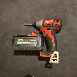 MILWAUKEE 1/4 Hex Impact Driver with 6ah BATTERY