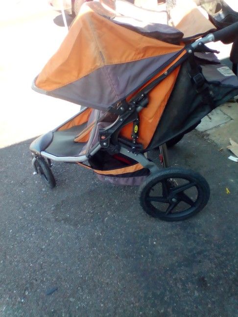 B.O.B. DOUBLE STROLLER