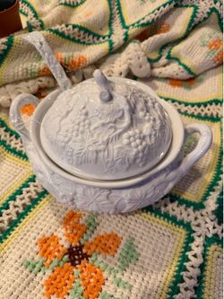 Basic Porcelain Soup Tureen
