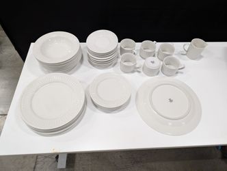 Monarch 8841 Ribbed Off-White Stoneware Dinnerware Set - 33 Pieces