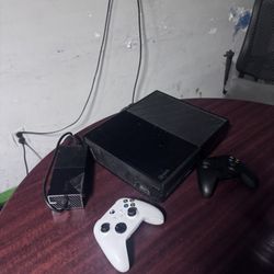 XBOX ONE WITH 2 CONTROLLERS