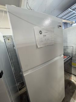 Frigidaire Top-Freezer Refrigerator White