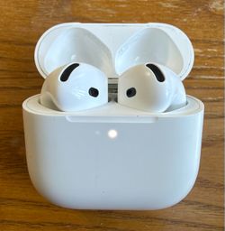 Apple AirPods (4th Generation)