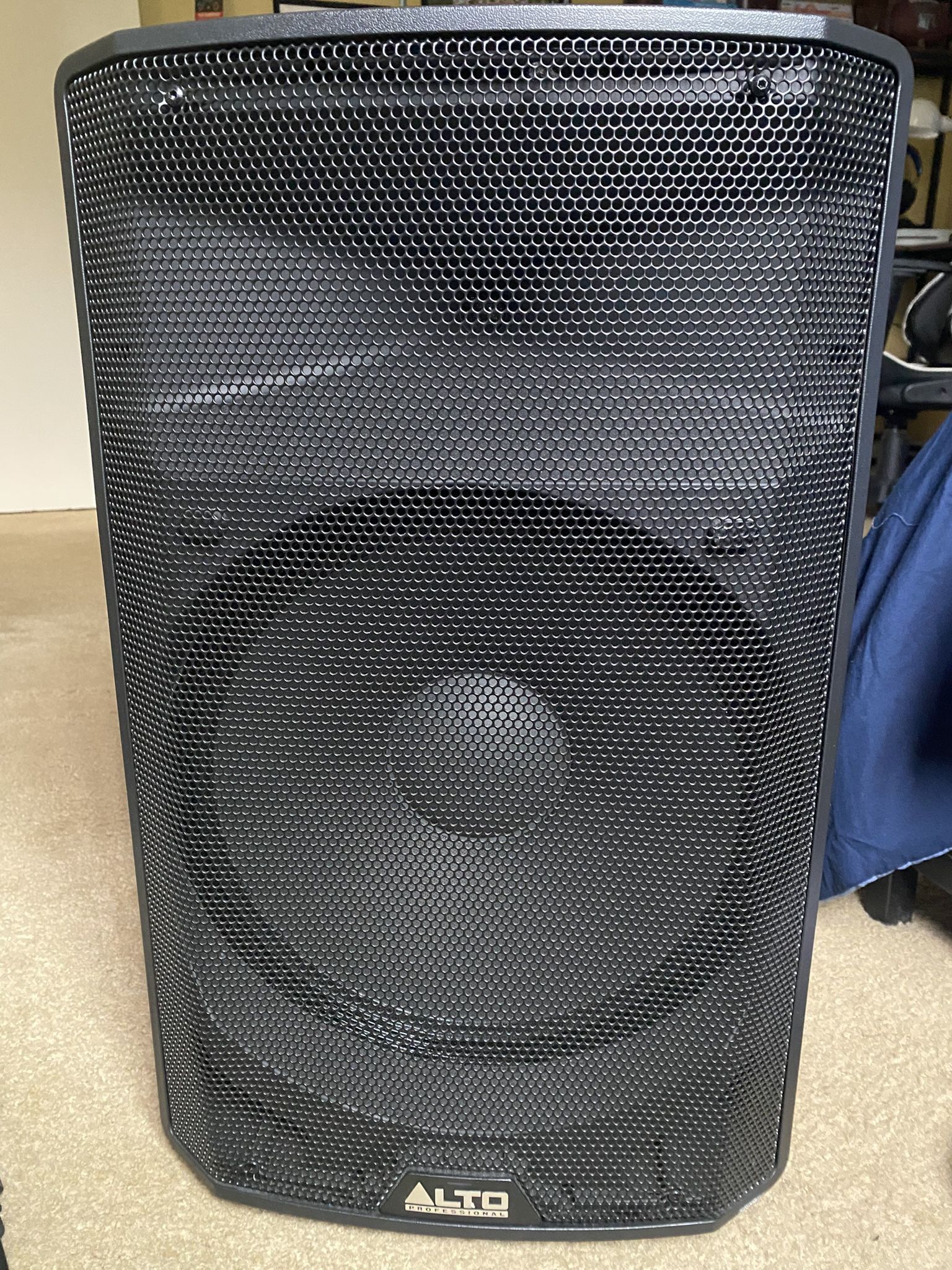 Alto Professional TX315 - 700-Watt 15-Inch 2-Way Powered Loudspeaker