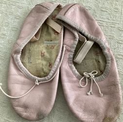 Bloch Girls  Size 1.5 Pink Ballet Shoes